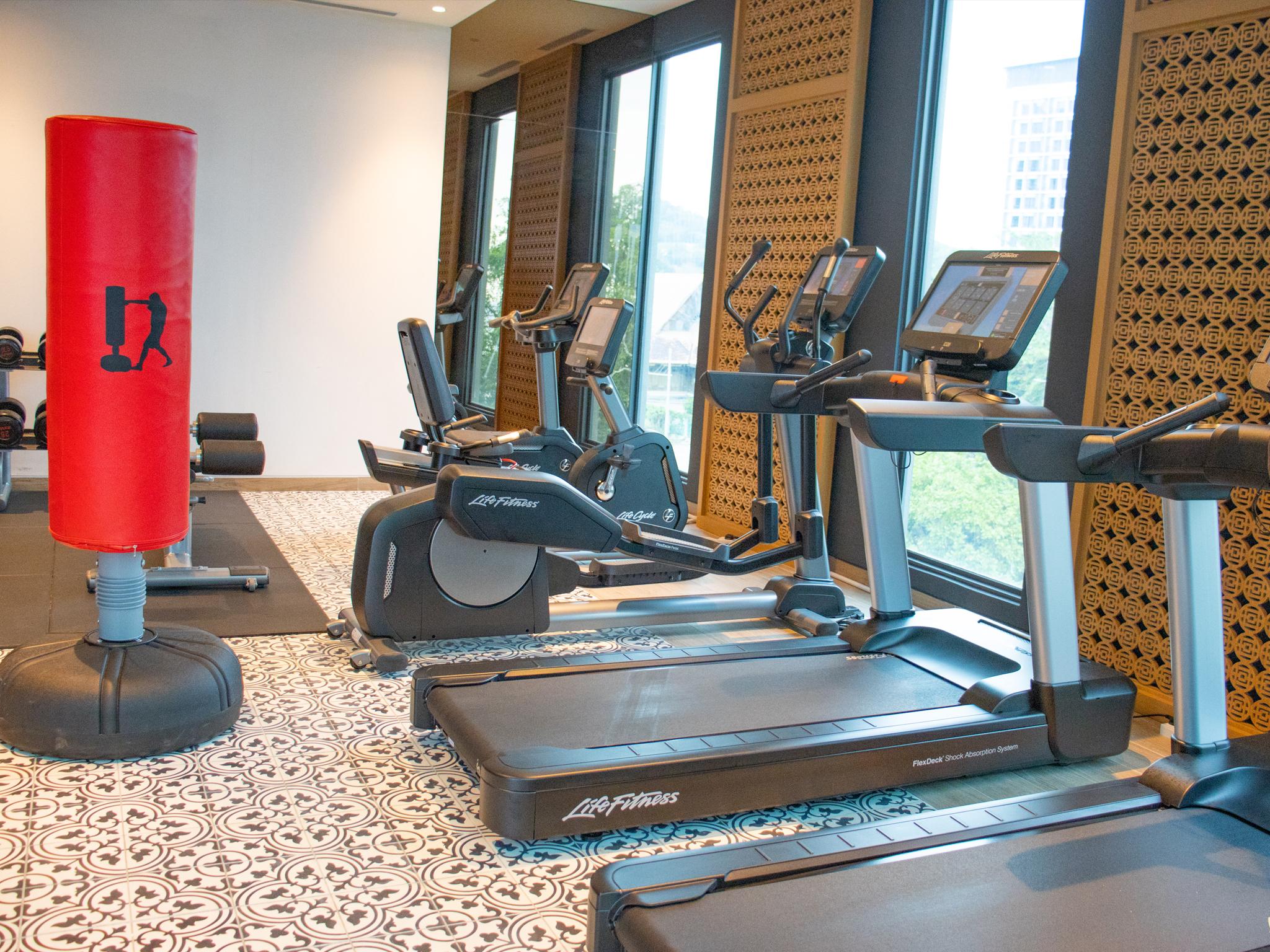 Hotel Angsana Teluk Bahang, Penang Batu Ferringhi Esterno foto The gym at the hotel