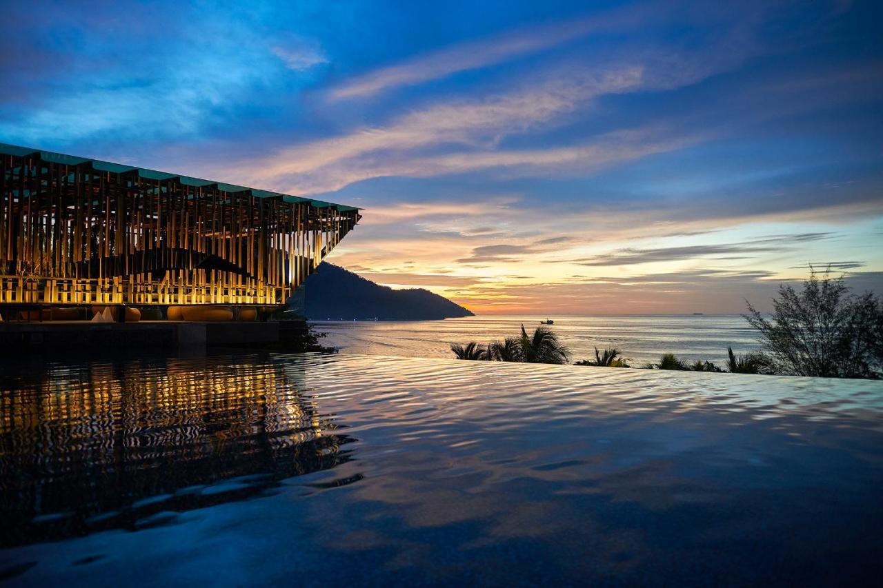 Hotel Angsana Teluk Bahang, Penang Batu Ferringhi Esterno foto The resort at sunset