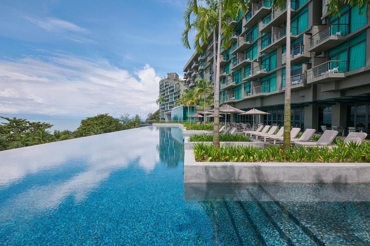 Hotel Angsana Teluk Bahang, Penang Batu Ferringhi Esterno foto The swimming pool at the hotel