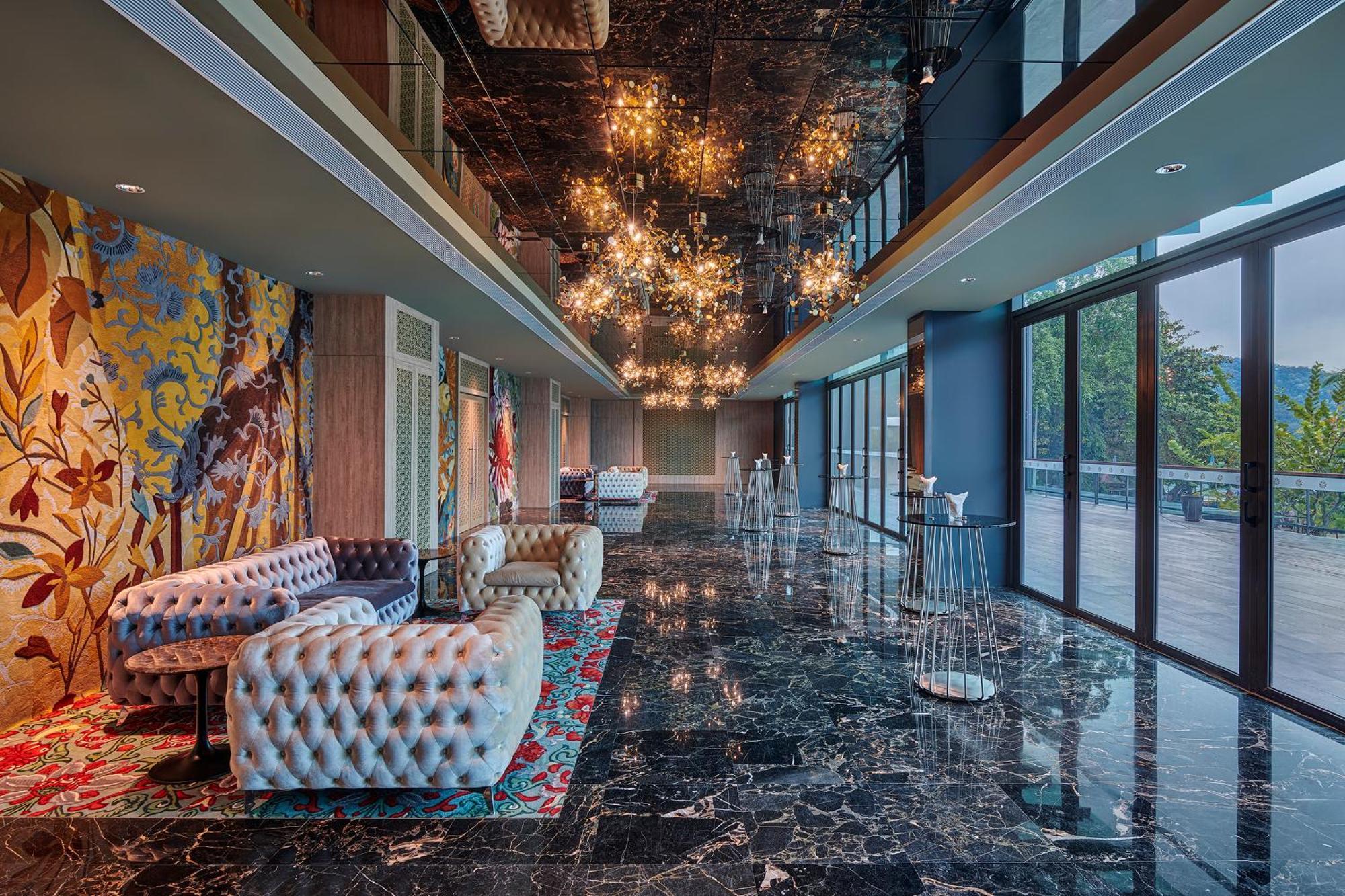 Hotel Angsana Teluk Bahang, Penang Batu Ferringhi Esterno foto The lobby of the hotel